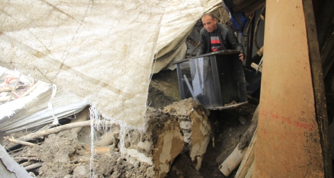 Evleri yıkılan Çınar ailesi ölümden döndü