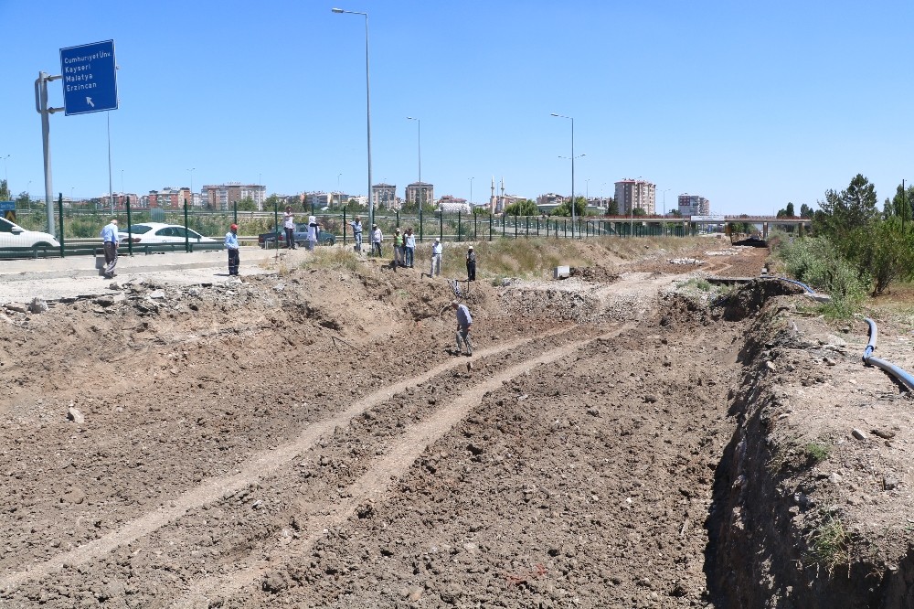 Evlerine ulaşmak için 1 kilometre yürüyorlar 