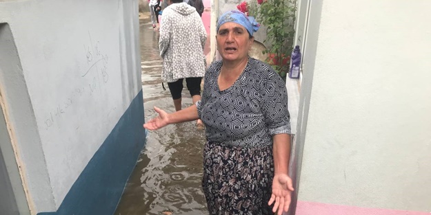 Evlerini su basan vatandaşlardan CHP'li belediye başkanına tepki: Hiçbir şeyle ilgilenmiyor