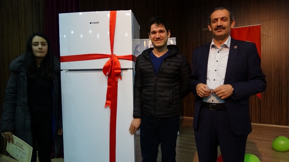 ‘Evlilik Okulu’ finalinde genç çiftler ödüllendirildi 