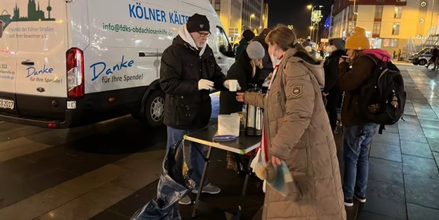 Evsiz Almanlara Türk yemekleri! Seferber oldular