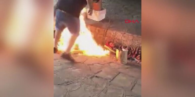 Evsizlerin üzerine alkol döküp ateşe verdi