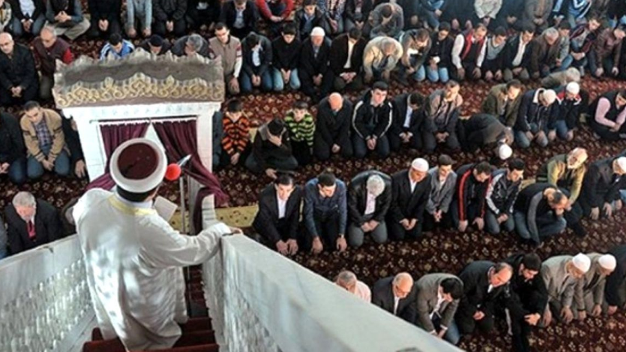 'Ey cemaat! Kaçak içki içmeyin, yasadışı bahis oynamayın!'