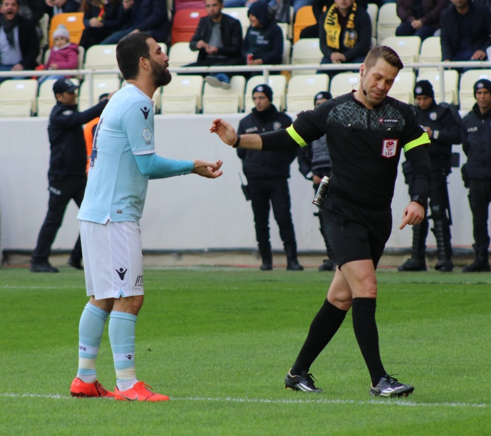 E.Yeni Malatyaspor - M.Başakşehir maçında VAR bozuldu 