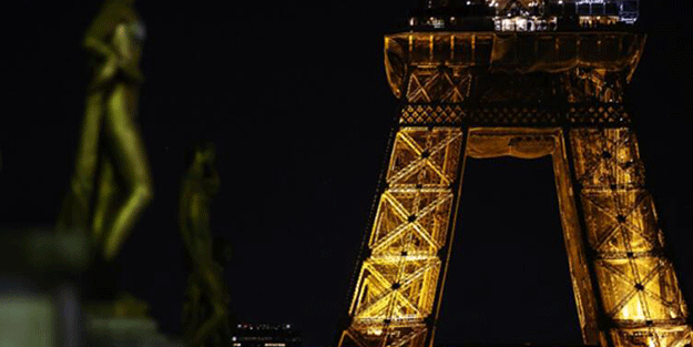 Eyfel Kulesi’ne “İran'da idamları durdurun” sloganları yansıtıldı