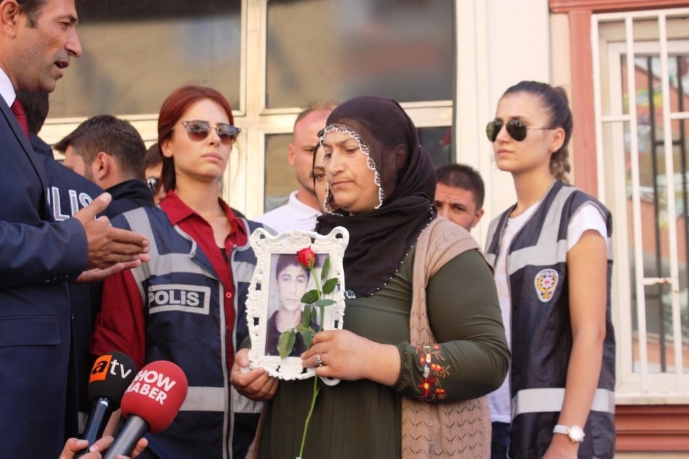 Eylem yapan ailelerle HDP’liler arasında gerginlik 