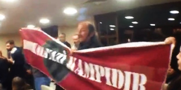 Eylemciler İBB Meclis'ini karıştırdı