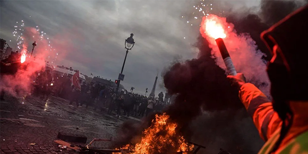 EYT'liler ortalığı savaş alanına çevirdi! 120 gözaltı