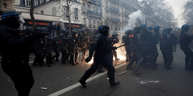 EYT'lilere polisten sert müdahale