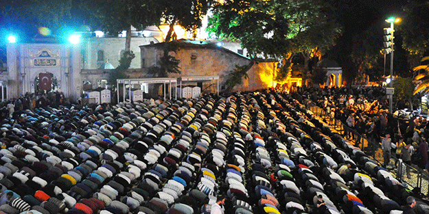 Eyüp Sultan'da Kadir gecesi coşkusu!