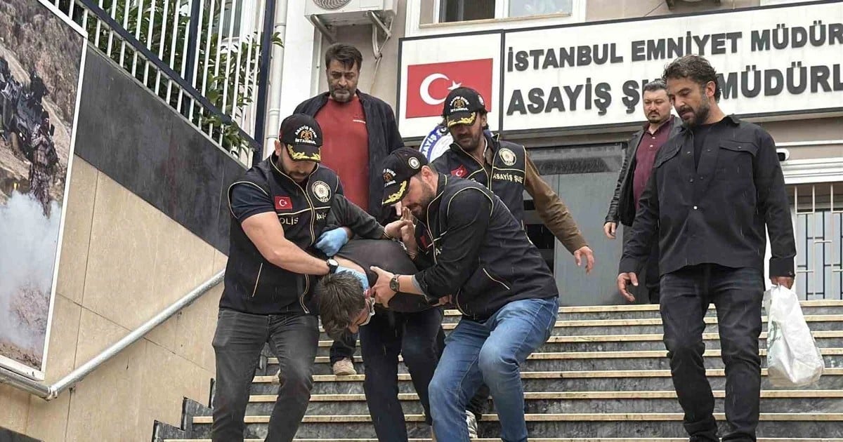 Eyüpsultan Camii'nde havaya ateş açıldığı öne sürüldü, 2 şüpheli adliyeye sevk edildi