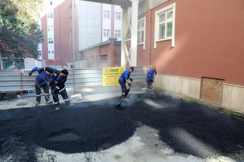 Eyüpsultan Devlet Hastanesi çevresinde bakım-onarım yapıldı 