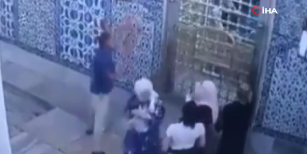 Eyüpsultan Türbesi'ne çirkin saldırı! Çekiçle çinilere zarar verdi