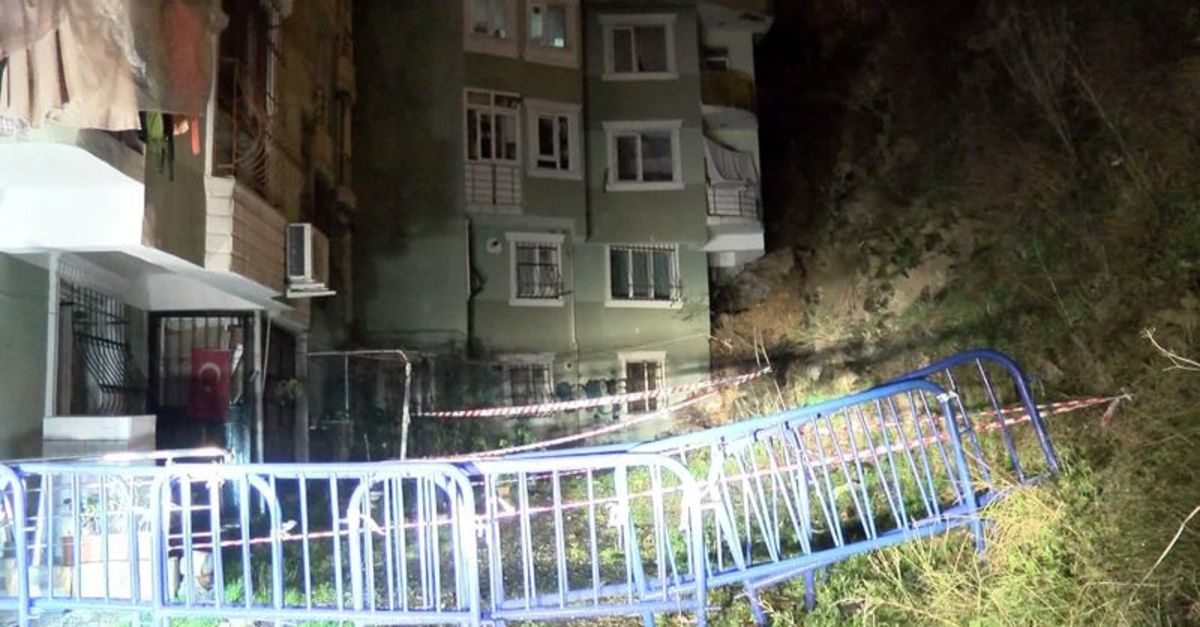 Eyüpsultan'da toprak kayması