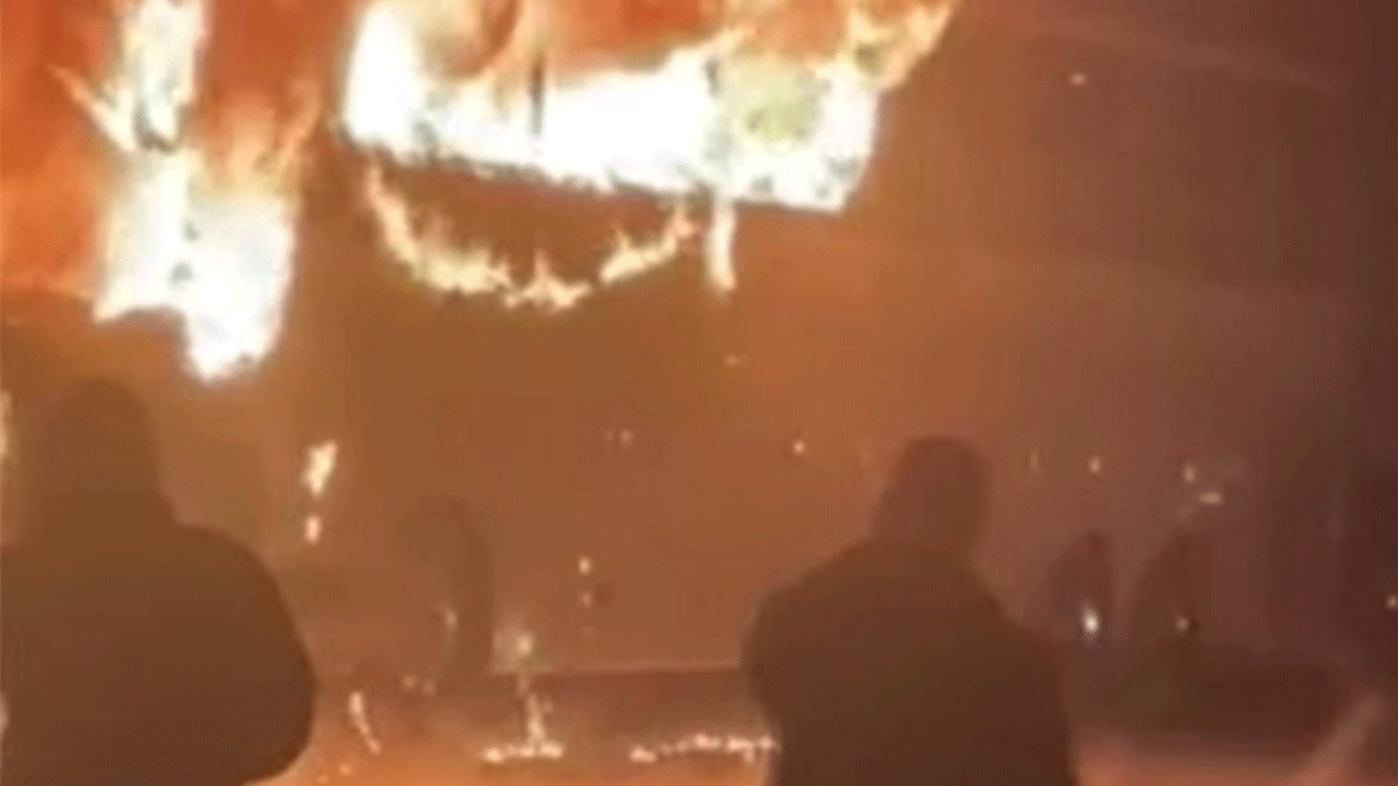 Eyüpsultan'da otobüs alev alev yandı!