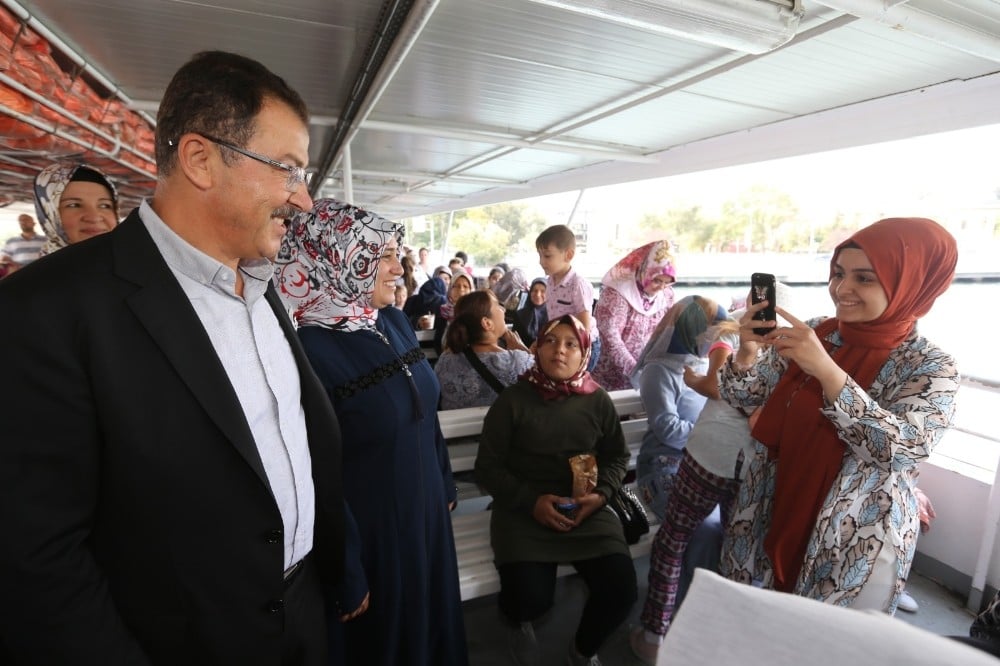 Eyüpsultanlı 500 kadın boğaz havası aldı 
