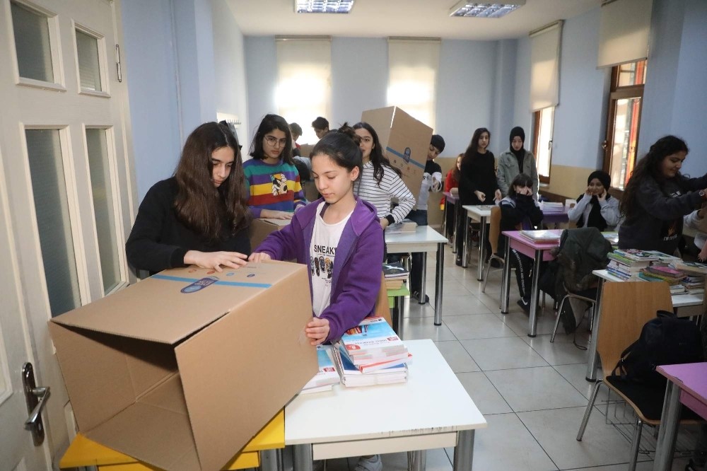 Eyüpsultanlı çocuklardan Elazığlı kardeşlerine anlamlı destek 