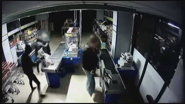 Eyüp'te gaspçı dehşeti güvenlik kamerasında