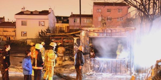 İstanbul'da korkutan yangın! Araçlara sıçradı