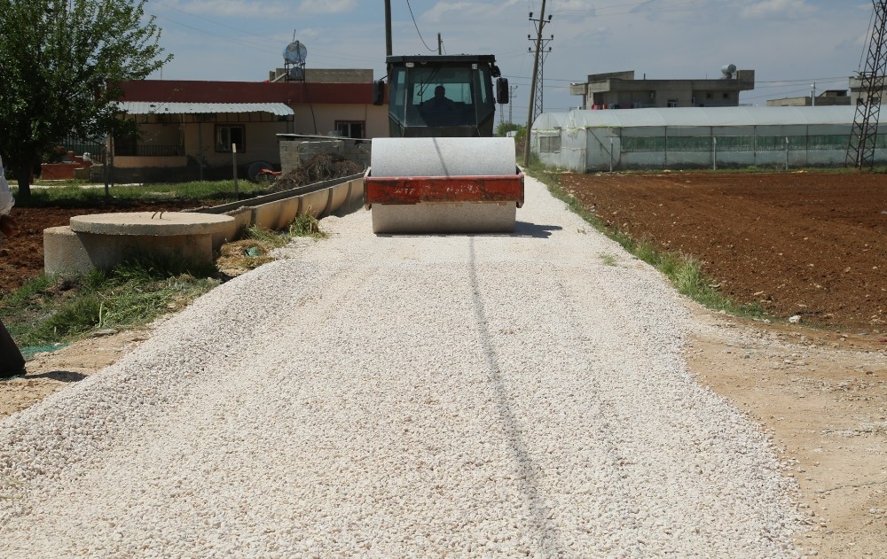 Eyyübiye kırsalında yol yapım çalışmaları 