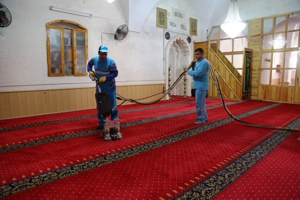 Eyyübiye’de cami temizleme seferberliği 