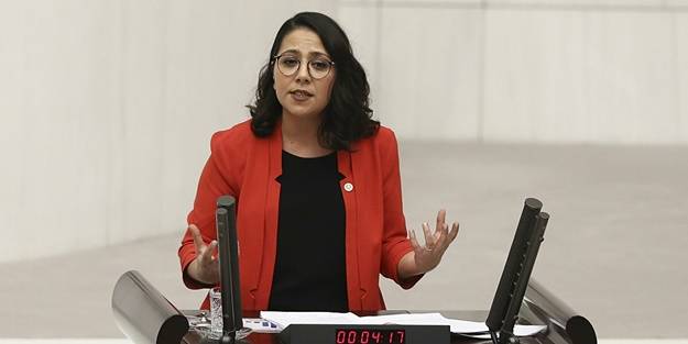 Ezan karşıtı Sera Kadıgil'i, CHP Meclis'e soktu, şimdi 'Sosyalist Türkiye' istiyor!