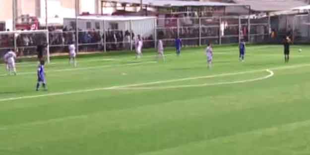 Ezan okununca hakem maçı durdurdu!