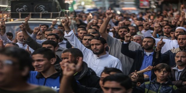 Ezan yasağı İsrail'de bile protesto edildi