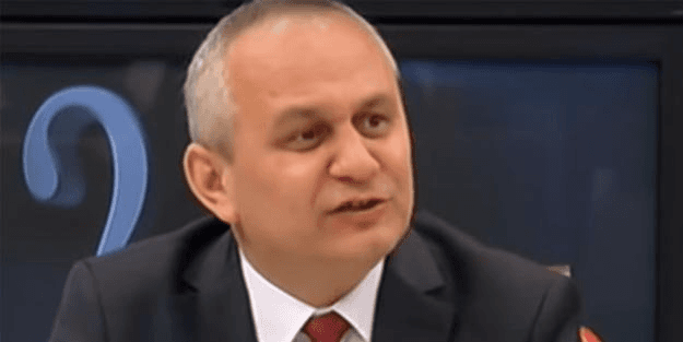 Ezanı ve bayrağı diline dolayan Kemalist ilahiyatçıya okkalı cevap