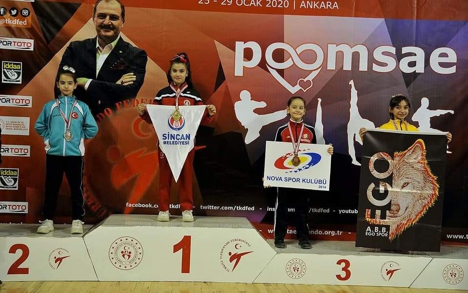 Ezel Toprakpınar altın madalyanın sahibi oldu 