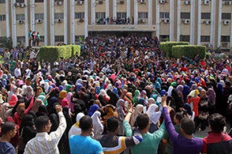 Ezher’de darbe karşıtı gösteri