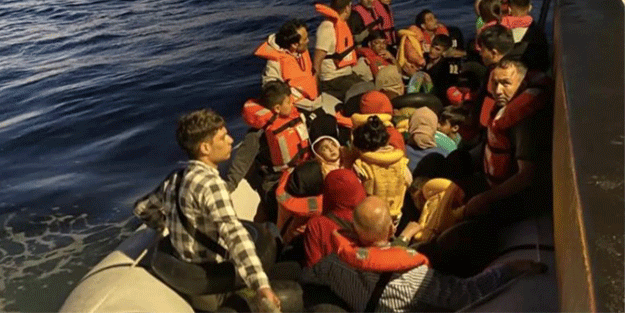 Ezine açıklarında 20 kaçak göçmen ile 2 organizatör yakalandı