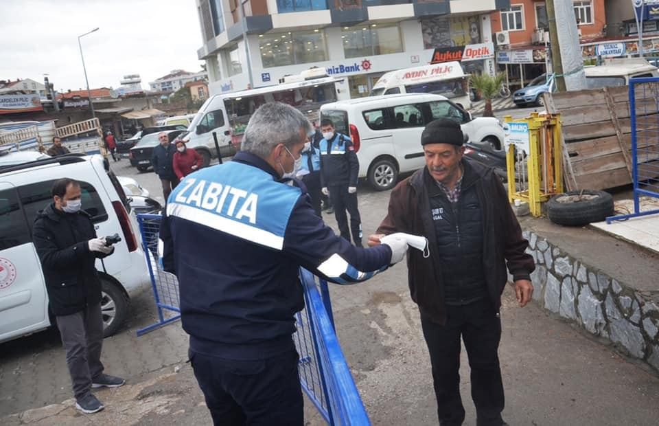 Ezine pazarında korona tedbiri 