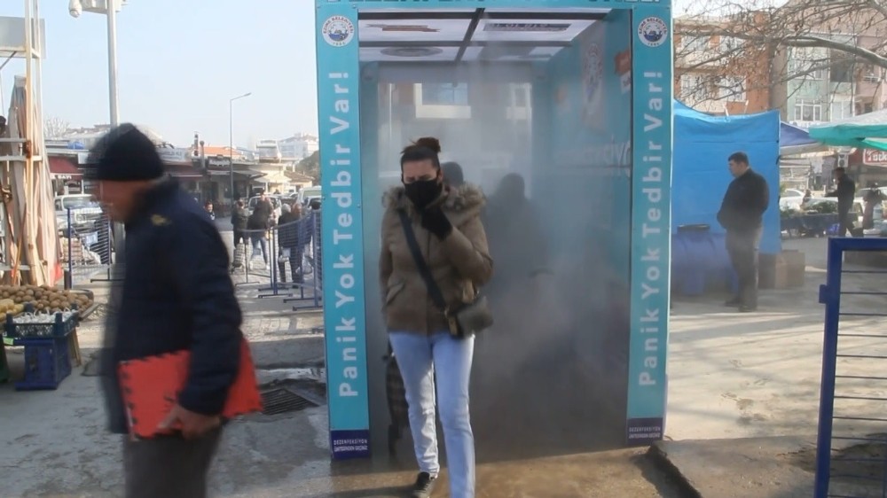 Ezine’de dezenfekte tüneli ve termal kamera kuruldu 