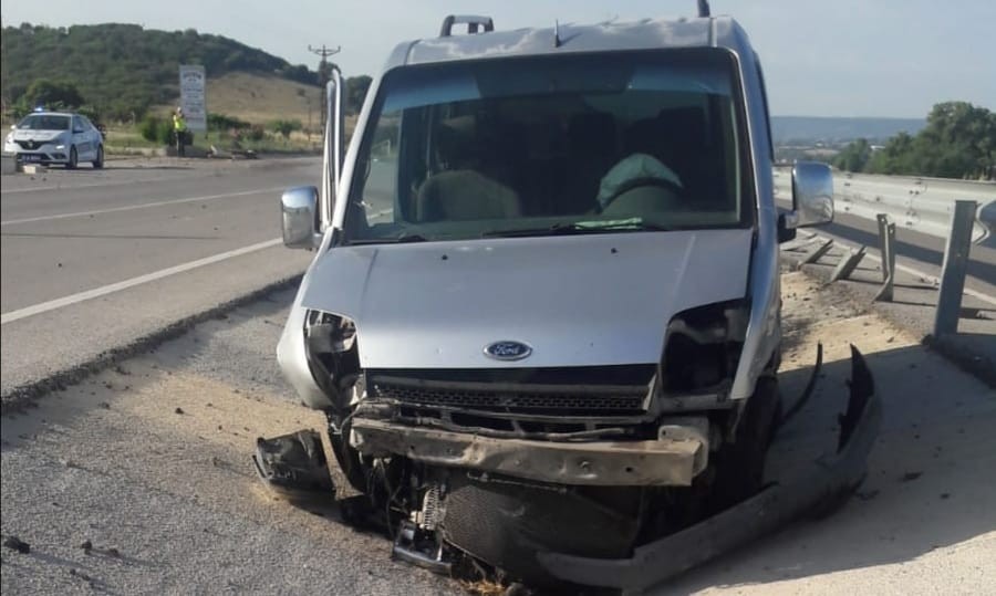 Ezine’de trafik kazası: 2 yaralı 