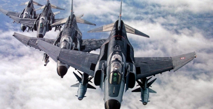 F-16’lar kalkmasın diye pistler bombalandı