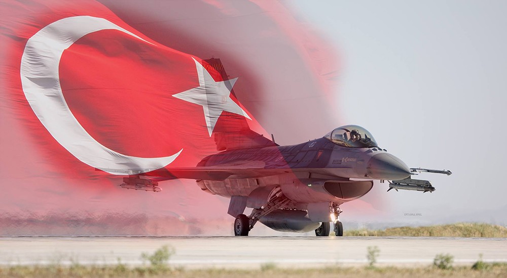 F-16'larımızdan Romanya'da selamlama uçuşu!