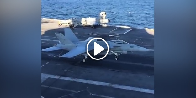 F-18 iniş sırasında tellere takıldı!