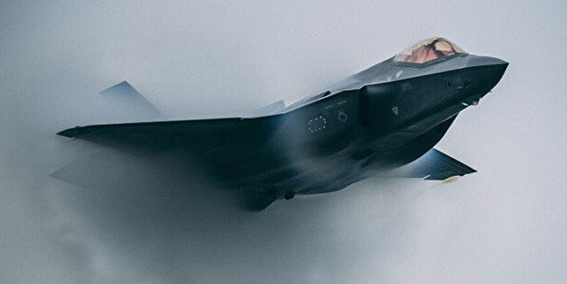 F-35 savaş uçakları havada zor duruyor