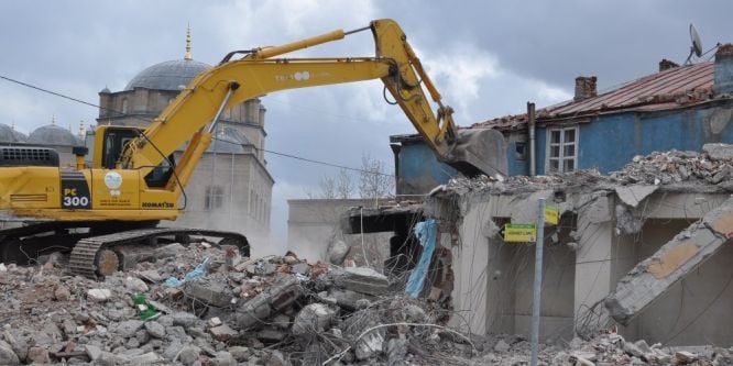 Osmanlı Mahallesi yıkım çalışmaları sürüyor