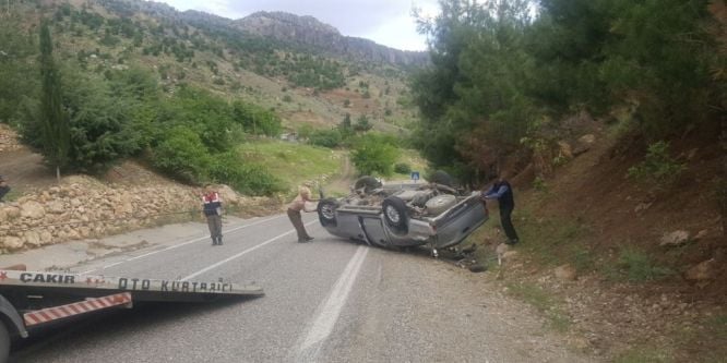 Kamyonet takla attı: 2 yaralı