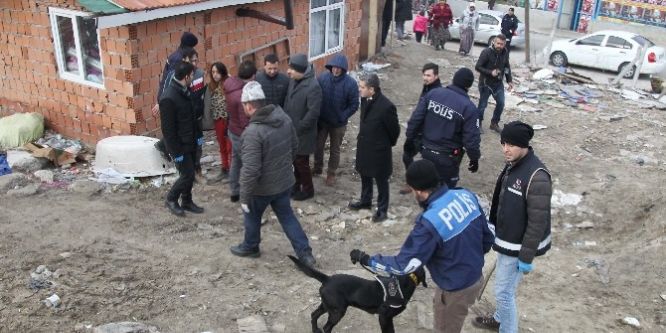 Polisi görünce bonzaiyi kömür sobasında yakmaya çalışırken yakalandı