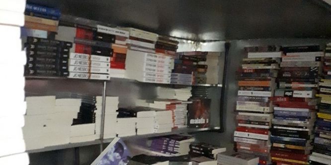 Su tankından korsan kitap çıktı