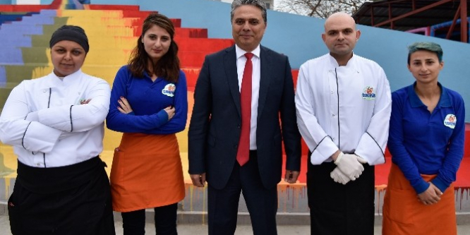 Başkan Ümit Uysal, Teneffüs Park çalışanlarıyla buluştu