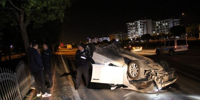 Otomobiliyle takla atan alkollü sürücü yaya olarak kaçtı