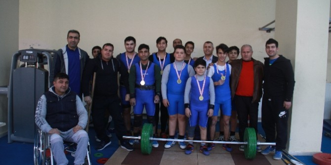 Okullar arası halter müsabakası son buldu