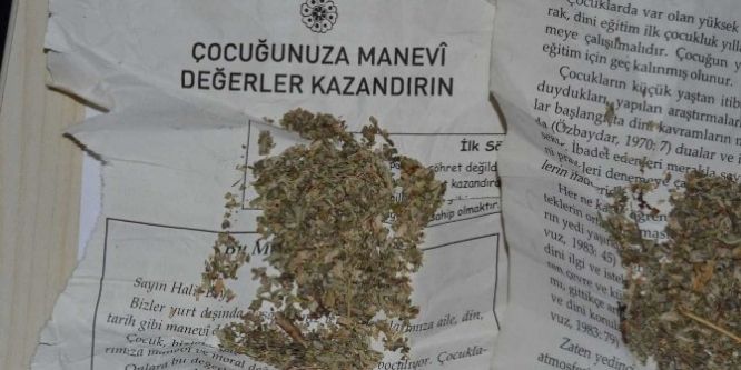 Çocuk eğitimi kitapları içinde uyuşturucu satışı