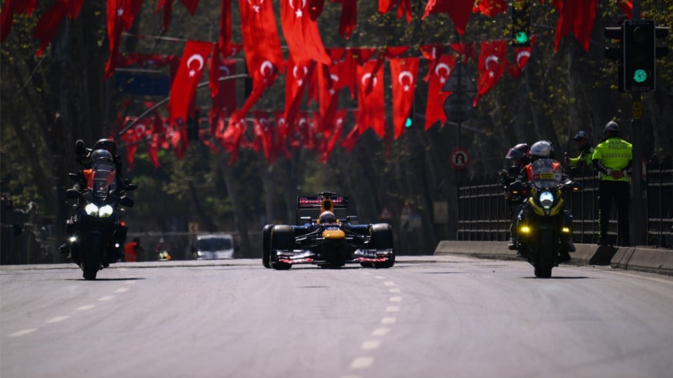F1 aracı yeniden İstanbul sokaklarında