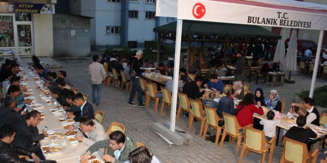 Bulanık Belediyesi'nden iftar çadırı