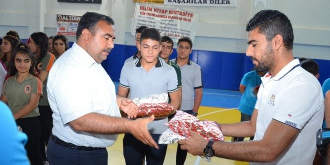 Kayyum atanan belediyeden eğitime katkı